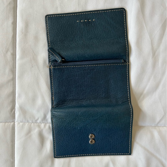 Fossil Genuine Leather Blue Trifold Wallet - Picture 6 of 7